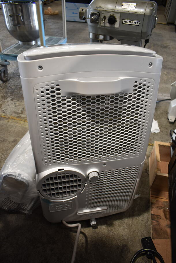 BRAND NEW SCRATCH AND DENT! Midea MAP12S1CWT 12,000 BTU Portable Air Conditioner, Dehumidifier & Fan w/ Original Accessories. 115 Volts, 1 Phase. Tested and Working! - Image 6 of 7