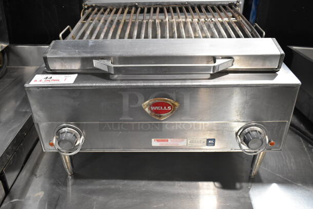 Wells B-40 Stainless Steel Commercial Countertop Electric Powered Charbroiler Grill. Back Right Leg Bent.. 208 Volts, 1 Phase. 