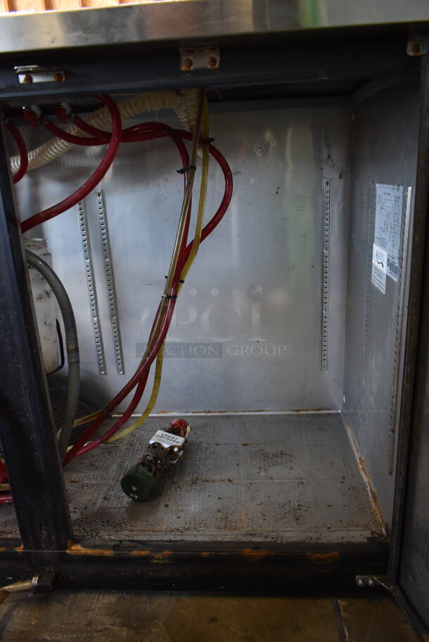 Avantco 178UDD60HC Stainless Steel Commercial Direct Draw Kegerator w/ 2 Double Beer Towers and 4 Couplers. 115 Volts, 1 Phase. Tested and Working! - Image 9 of 11