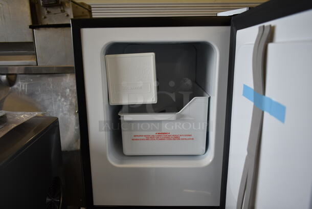 BRAND NEW SCRATCH AND DENT! Whynter UIM-155 15" Built In Ice Maker Machine Stainless Steel 12lb. 115 Volts, 1 Phase. Tested and Working!
 - Image 3 of 5