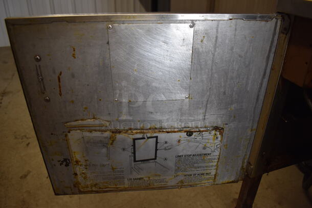 Henny Penny 500 Stainless Steel Commercial Electric Powered Floor Style Pressure Fryer on Commercial Casters. 220 Volts, 3 Phase. 18x37x61.5 - Image 8 of 9