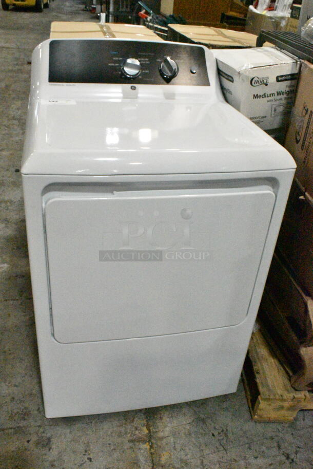 BRAND NEW SCRATCH AND DENT! General Electric GE GTX52EASP1WB 6.2 cu. ft. Front Load Electric Commercial Dryer - Free Use. 120/208-240 Volts, 1 Phase.  - Image 2 of 8