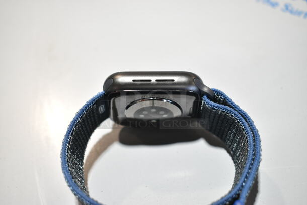 NEW Apple iWatch 40mm. Unit Does Not Power On and Will Not Charge.  - Image 5 of 7