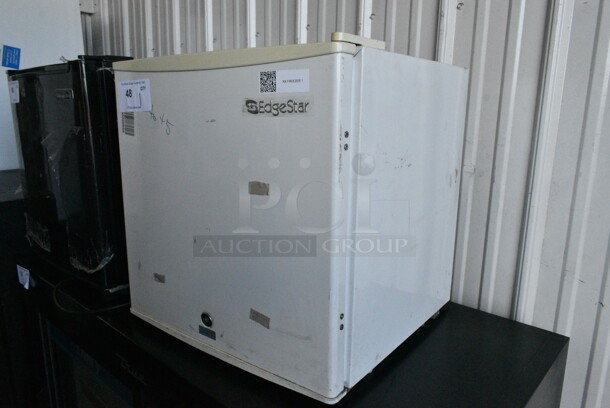 Edgestar CMF151L Metal Mini Freezer. 115 Volts, 1 Phase. Tested and Working! - Image 2 of 4