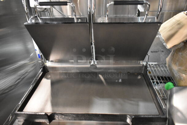 BRAND NEW SCRATCH AND DENT! Waring WFG300 Stainless Steel Commercial Countertop Tostato Ottimo Smooth Top & Bottom Dual Panini Press Sandwich Grill - 17" x 9 1/4" Cooking Surface. 240 Volts, 1 Phase.  - Image 5 of 6