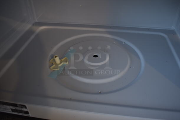 Frigidaire FFMV164LSA Metal Residential Microwave Oven. 120 Volts, 1 Phase. - Image 6 of 9