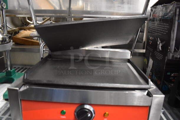 BRAND NEW! Avantco 177P70S Stainless Steel Commercial Countertop Panini Sandwich Grill with Smooth Plates. 120 Volts, 1 Phase. 17x15x8. Tested and Working! - Image 5 of 8
