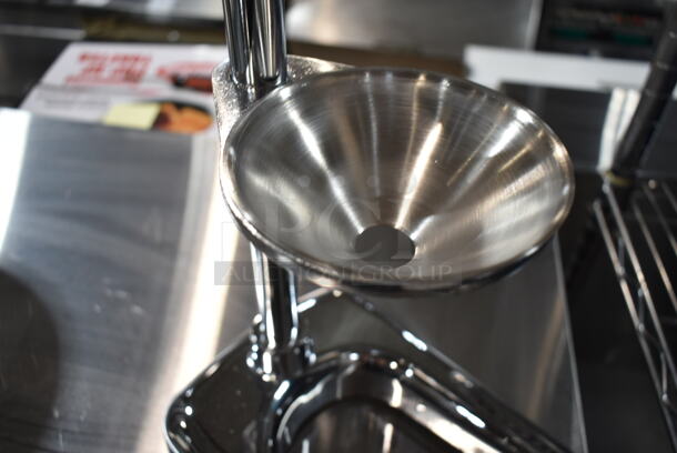 BRAND NEW SCRATCH AND DENT! Choice Prep MCJ-1 Stainless Steel Manual Light Duty Citrus Juicer - Image 5 of 6