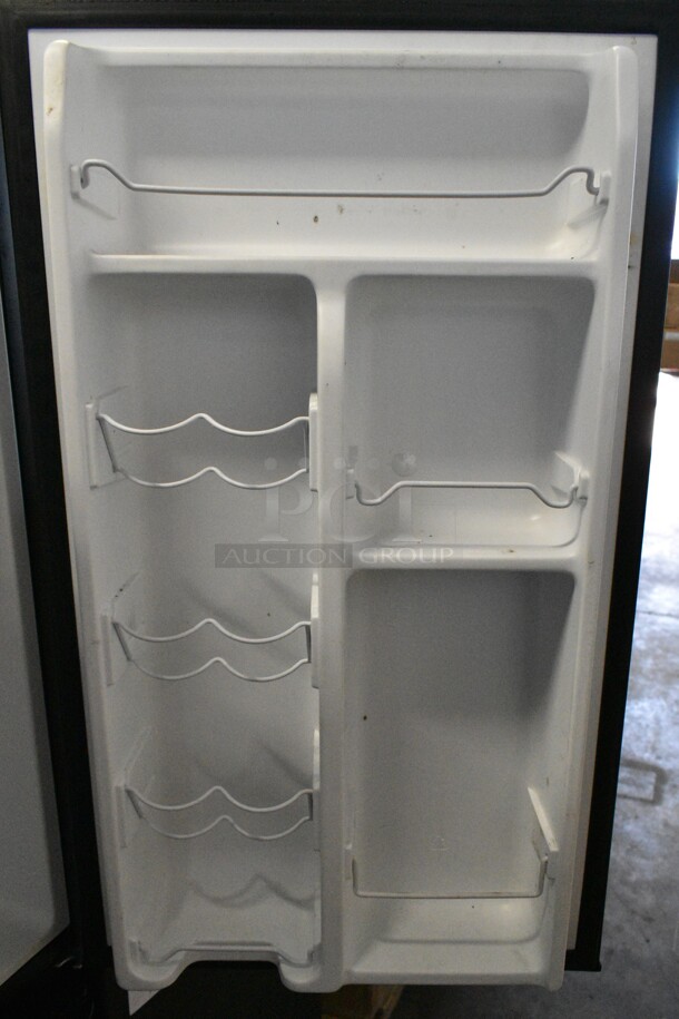 Galanz GL35BK Metal Mini Cooler. 115 Volts, 1 Phase. Tested and Working! - Image 5 of 6