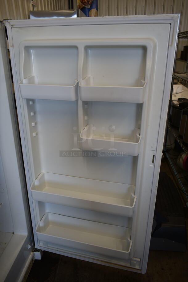 Electrolux FFFH17F4QW0 Metal Single Door Reach In Freezer. 115 Volts, 1 Phase. Tested and Working! - Image 3 of 4