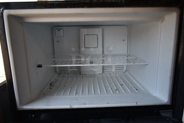 Frigidaire FFTR1814TB3 Metal Cooler Freezer Combo Unit. 115 Volts, 1 Phase. Tested and Working! - Image 2 of 5