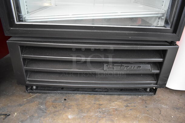 True GDM-12 Metal Commercial Single Door Reach In Cooler Merchandiser w/ Poly Coated Racks. 115 Volts, 1 Phase. Tested and Working! - Image 5 of 9