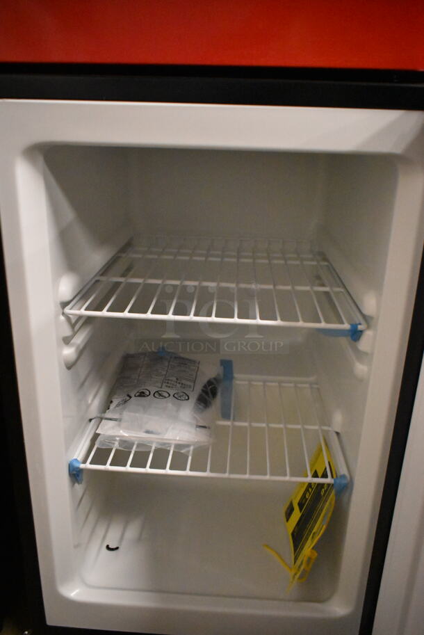 BRAND NEW SCRATCH AND DENT! Whynter CUF-210SS Energy Star Stainless Steel Upright Freezer with Lock. 115 Volts, 1 Phase. Tested and Working! - Image 3 of 4