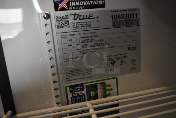 2023 True GDM-12-HC Metal Commercial Single Door Reach In Cooler Merchandiser w/ Poly Coated Racks. See Pictures For Broken Glass Pane. 115 Volts, 1 Phase. Tested and Working! - Image 5 of 5