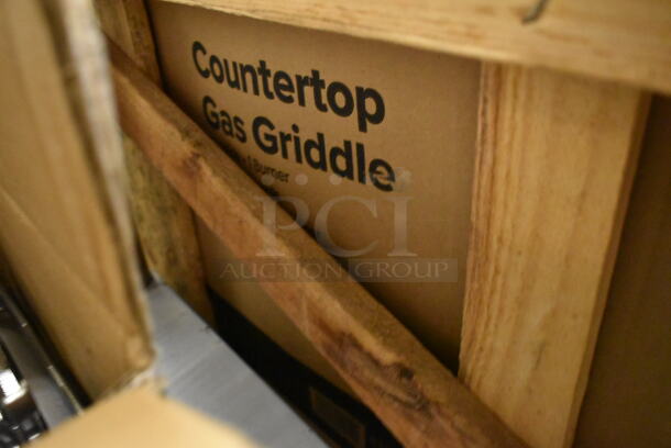 BRAND NEW SCRATCH AND DENT! Avantco 177CAG15MG Chef Series 15" Stainless Steel Countertop Gas Griddle with Manual Controls. 30,000 BTU - Image 3 of 5