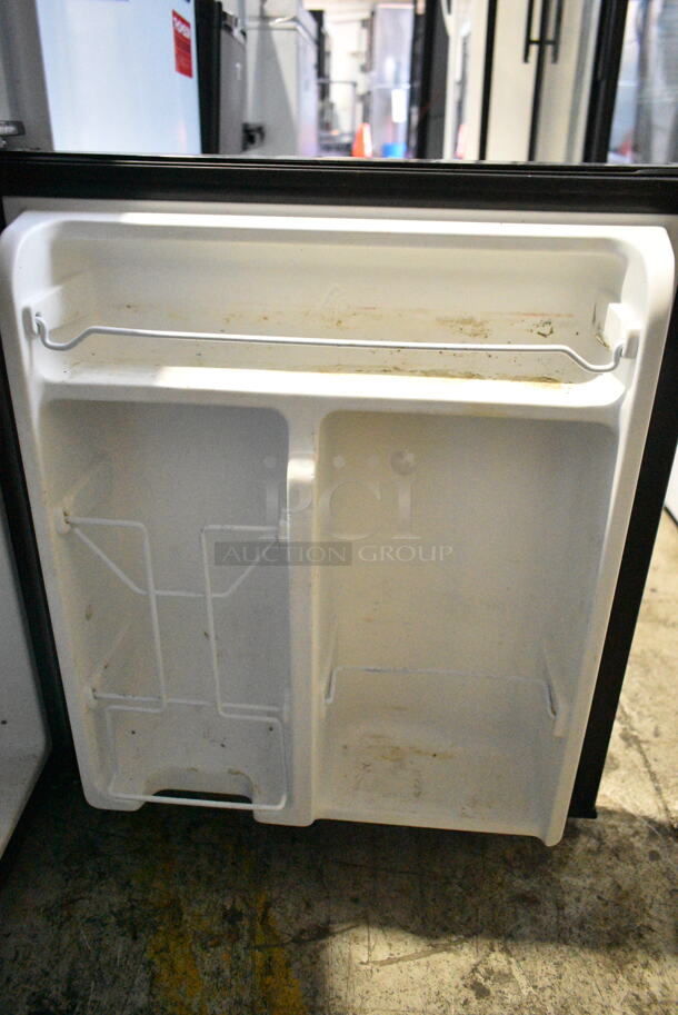 Whirlpool WH31S1E Metal Mini Cooler w/ Freezer. 115 Volts, 1 Phase. Tested and Powers On But Does Not Get Cold - Image 6 of 7