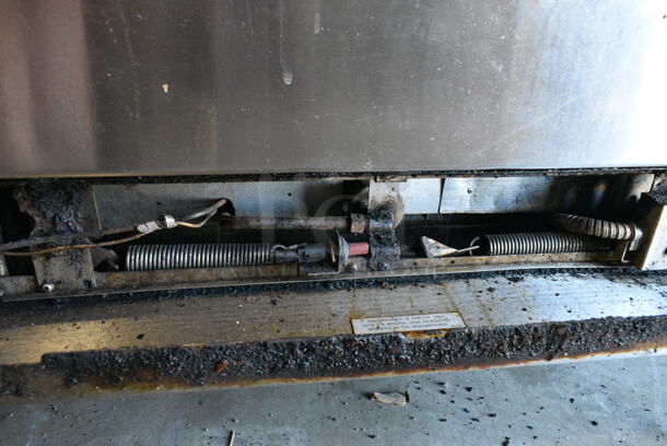 2021 Garland G36-6C Stainless Steel Commercial Natural Gas Powered 6 Burner Range w/ Oven.  - Image 5 of 6