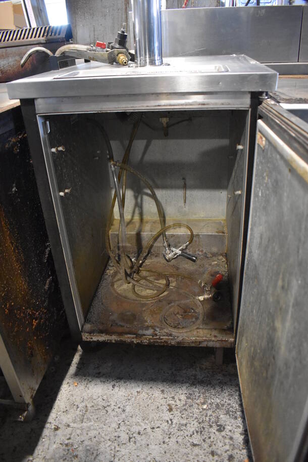 Beverage Air BM23 Stainless Steel Commercial Direct Draw Kegerator w/ Beer Tower on Commercial Casters. 115 Volts, 1 Phase. 24x26.5x49.5. Tested and Working! - Image 5 of 7