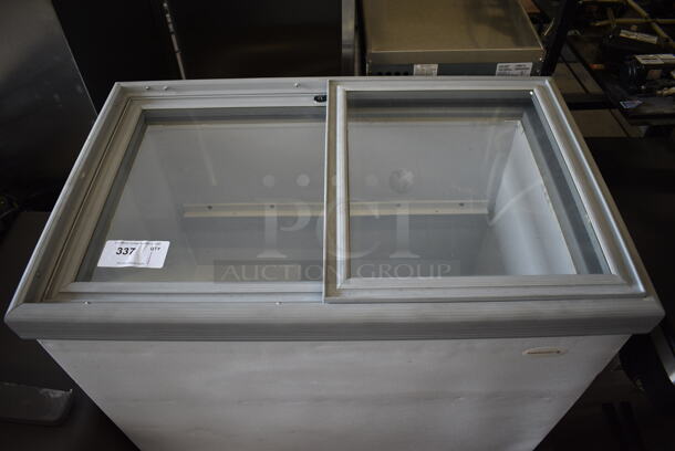 Kelvinator Metal Chest Freezer Merchandiser on Commercial Casters. 36x22x37. Tested and Does Not Power On - Image 3 of 6