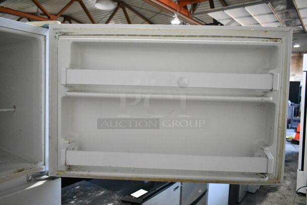 Maytag M1TXEMMWW04 Metal Cooler w/ Freezer. 115 Volts, 1 Phase. Tested and Working! - Image 4 of 8