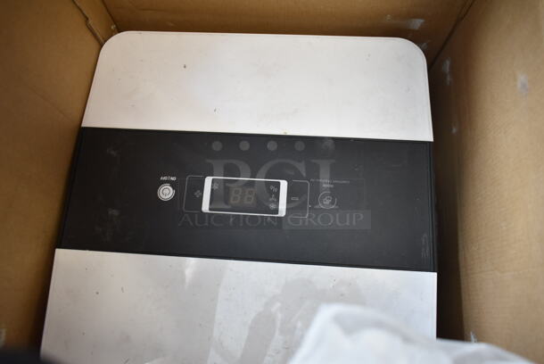 IN ORIGINAL BOX! Pelonis PAPO8R1BWT Portable Air Conditioner. 8,000 BTU. 115 Volts, 1 Phase. - Image 8 of 9