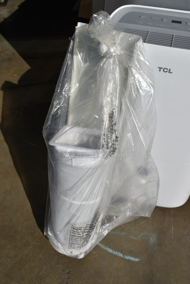 BRAND NEW SCRATCH AND DENT! TCL DEA70EP 70 Pint Dehumidifier. 115 Volts, 1 Phase. Tested and Working!  - Image 3 of 7