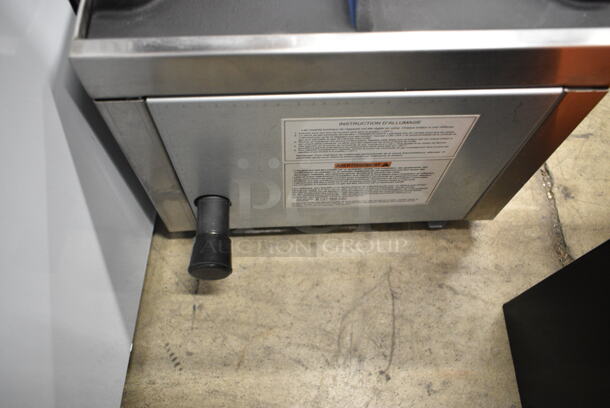 BRAND NEW SCRATCH AND DENT! Vollrath HPG2-12 Cayenne Stainless Steel 2 Burner Countertop Hot Plate / Range, Natural / LP Gas.  - Image 6 of 7
