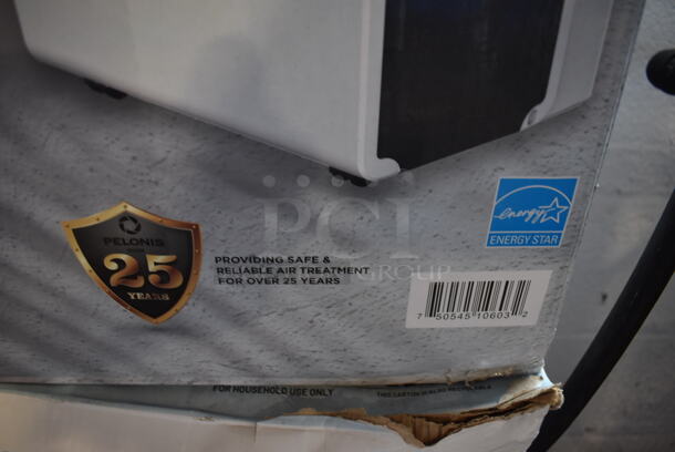 IN ORIGINAL BOX! Pelonis PAD40C1AWT ENERGY STAR 40 Pint Dehumidifier. 120 Volts, 1 Phase. 15x10.5x19 - Image 4 of 5