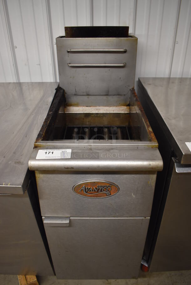 2017 Avantco FF400-N Stainless Steel Commercial Natural Gas Powered Deep Fat Fryer. 120,000 BTU. 15.5x30x48