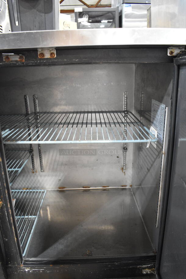 Avantco 178UBB2HC Metal Commercial 2 Door Back Bar Cooler. 115 Volts, 1 Phase. Tested and Working! - Image 2 of 4
