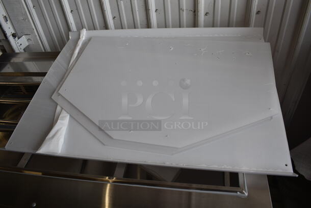BRAND NEW SCRATCH AND DENT! 2024 Avantco 178SSCFT72HC Stainless Steel Commercial Refrigerated Salad Bar / Cold Food Table on Commercial Casters. 115 Volts, 1 Phase. Tested and Working! - Image 4 of 12