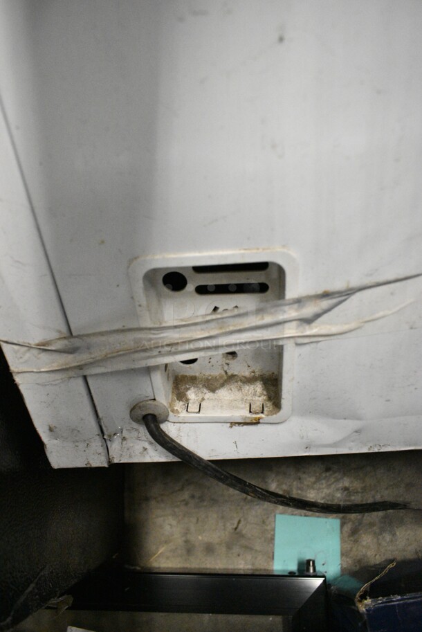 Hisense FC50D6EWD Metal Chest Freezer. 115 Volts, 1 Phase. Tested and Working! - Image 4 of 5