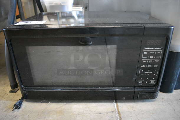 Hamilton Beach Countertop Microwave Oven w/ Plate. 21x15x11.5