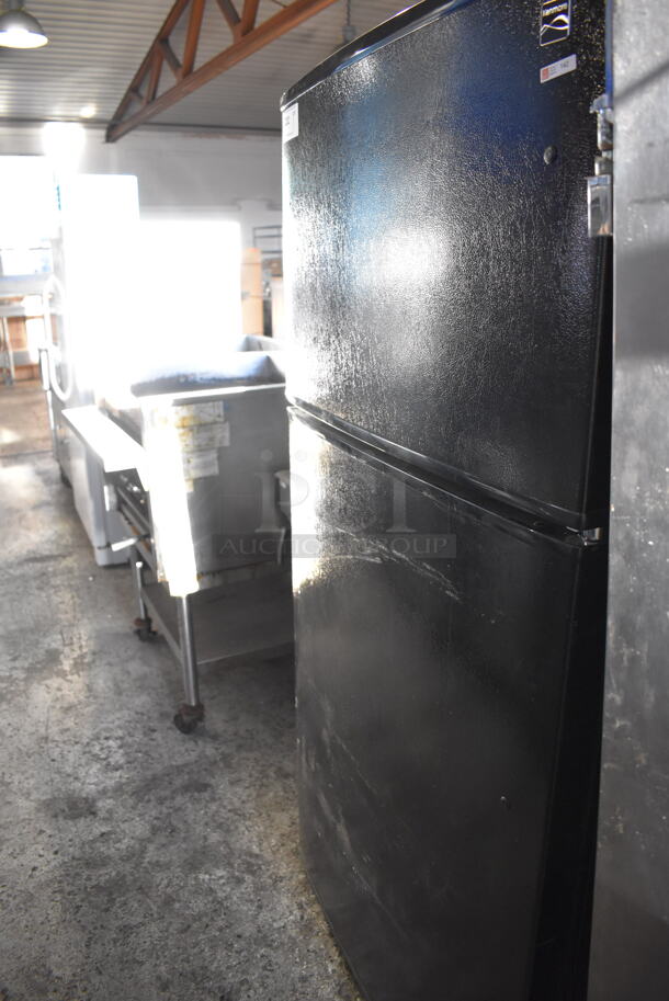 Kenmore 111.71219610 Metal Cooler Freezer Combo. 115 Volts, 1 Phase. 33x30x67. Tested and Powers On and Freezer Works But Cooler Does Not Get Cold - Image 2 of 7