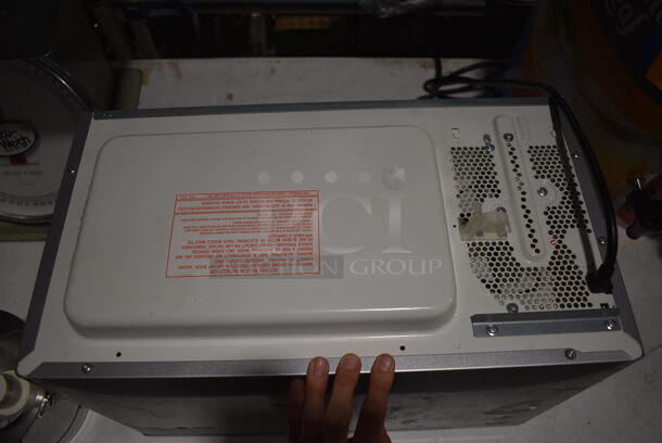 Panasonic Stainless Steel Commercial Countertop Microwave Oven. 20x13x12 - Image 5 of 5