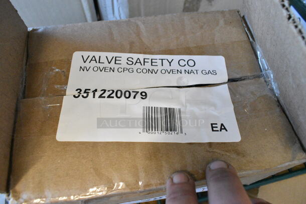 BRAND NEW SCRATCH AND DENT! Cooking Performance Group 351220079 Safety Valve - Image 6 of 6