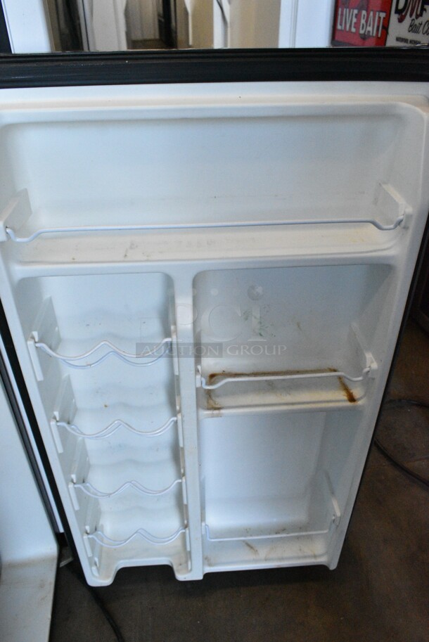 Galanz GL43S5 Metal Mini Cooler. 115 Volts, 1 Phase. Tested and Working! - Image 4 of 5