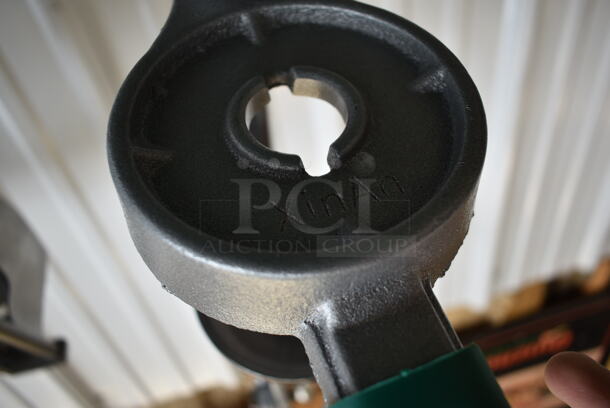 BRAND NEW SCRATCH AND DENT! Garde XL MCJ2 Manual Metal Commercial Citrus Juicer with Safety Spring.  - Image 8 of 8