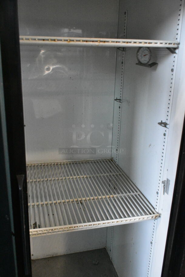 True GDM-37 Metal Commercial 2 Door Reach In Cooler Merchandiser. 115 Volts, 1 Phase. Tested and Working! - Image 4 of 6