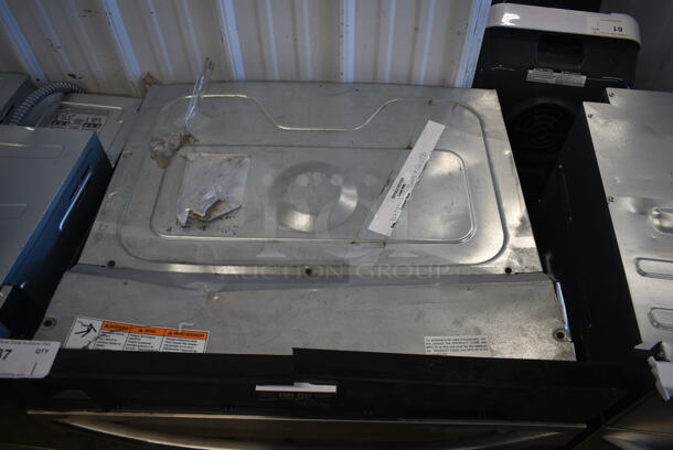 Frigidaire FGEW3066UFC Stainless Steel Electric Powered Oven. 120/208-240 Volts. - Image 2 of 5