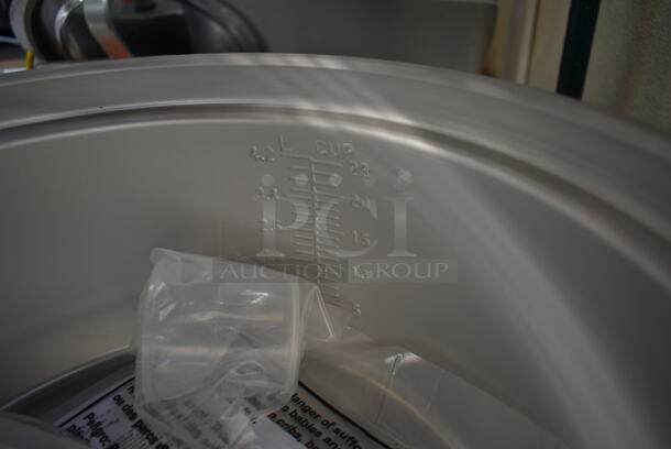 BRAND NEW SCRATCH AND DENT! Panasonic SR-GA421H Metal Countertop Automatic Rice Cooker. 120 Volts, 1 Phase. Tested and Working! - Image 6 of 6