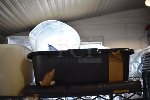 ALL ONE MONEY! Tier Lot of Various Items Including Poly Lids and Green Baskets - Image 2 of 5