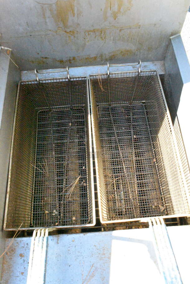2018 Pitco Frialator 65C Stainless Steel Commercial Floor Style Natural Gas Powered 65 Pound Capacity Deep Fat Fryer w/ 2 Metal Fry Baskets on Commercial Casters. 150,000 BTU.  - Image 4 of 8