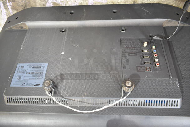 Samsung UN32J400DAFXZA 32" Televisions. 120 Volts, 1 Phase. Buyer Must Pick Up - We Will Not Ship This Item. Tested and Working!  - Image 4 of 5
