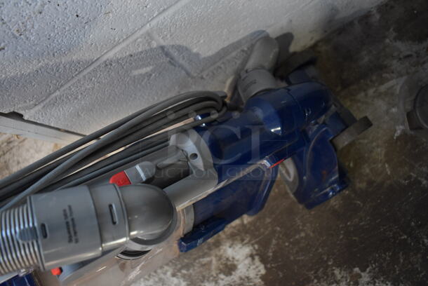 Shark Lift Away Deluxe Navigator Vacuum Cleaner. 12x10x47. Tested and Working! - Image 6 of 6