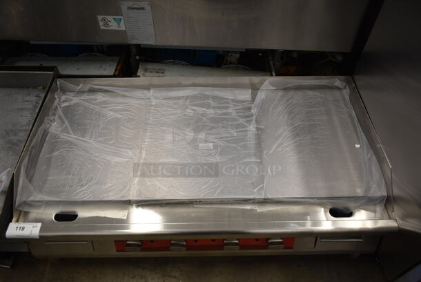 BRAND NEW SCRATCH AND DENT! Avantco 177EG48N Stainless Steel Commercial Countertop Electric Powered Flat Top Griddle. 208/240 Volts, 1 Phase.  - Image 2 of 4
