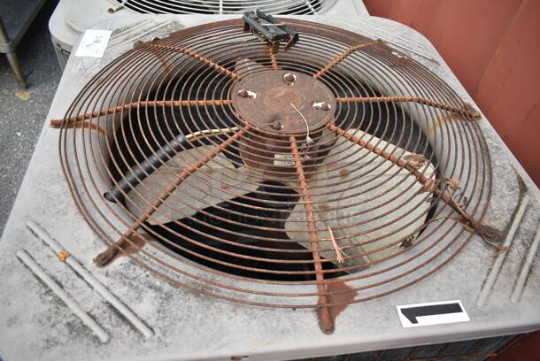 38CKC060300 Metal Commercial Air Conditioner. 208/230 Volts, 1 Phase.  - Image 3 of 5