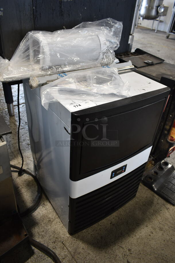 BRAND NEW SCRATCH AND DENT! Hoocoo HCIM-40 Stainless Steel Commercial Undercounter Self Contained Ice Machine. 115 Volts, 1 Phase. - Image 2 of 9