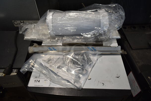 BRAND NEW SCRATCH AND DENT! Hoocoo HCIM-40 Stainless Steel Commercial Undercounter Self Contained Ice Machine. 115 Volts, 1 Phase. - Image 3 of 9