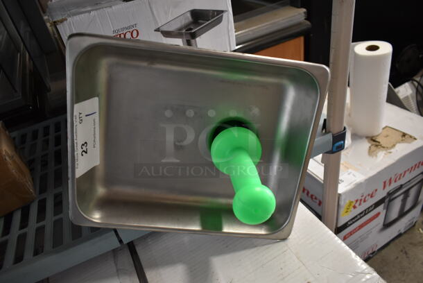 BRAND NEW SCRATCH AND DENT! Avantco 177MX20GRNDR Metal Commercial Meat Grinder w/ Tray and Pusher. 
 - Image 7 of 11